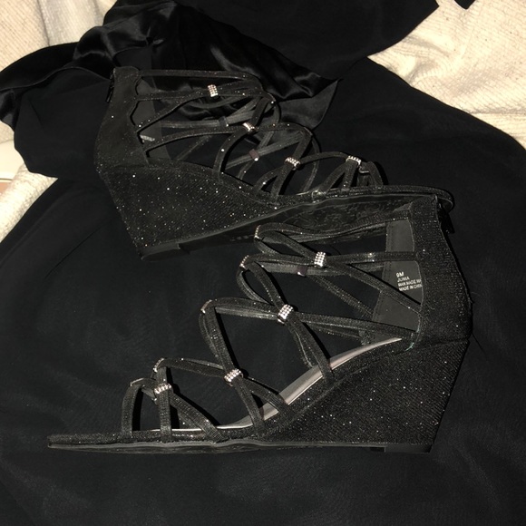 Beautiful black dress shoes size 9 - Picture 3 of 8